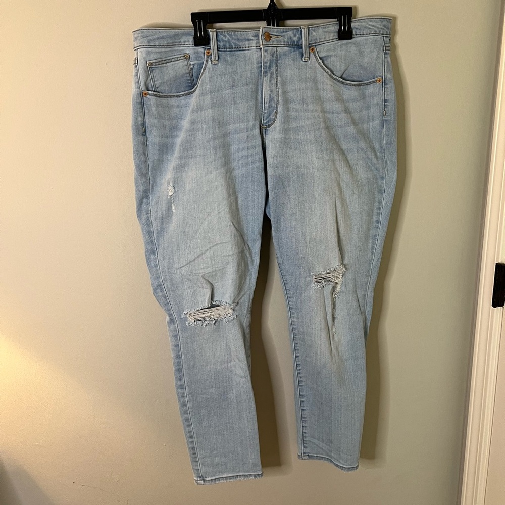 Universal Thread Blue Boyfriend Jeans Distressed
